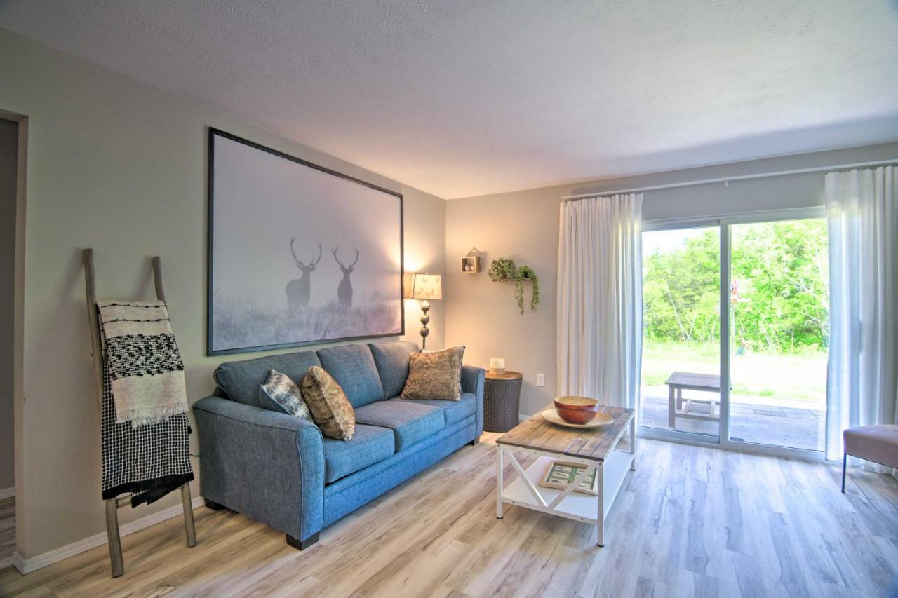 Apartment With Patio, 4 Mi To Silver Dollar City! Branson Bagian luar foto