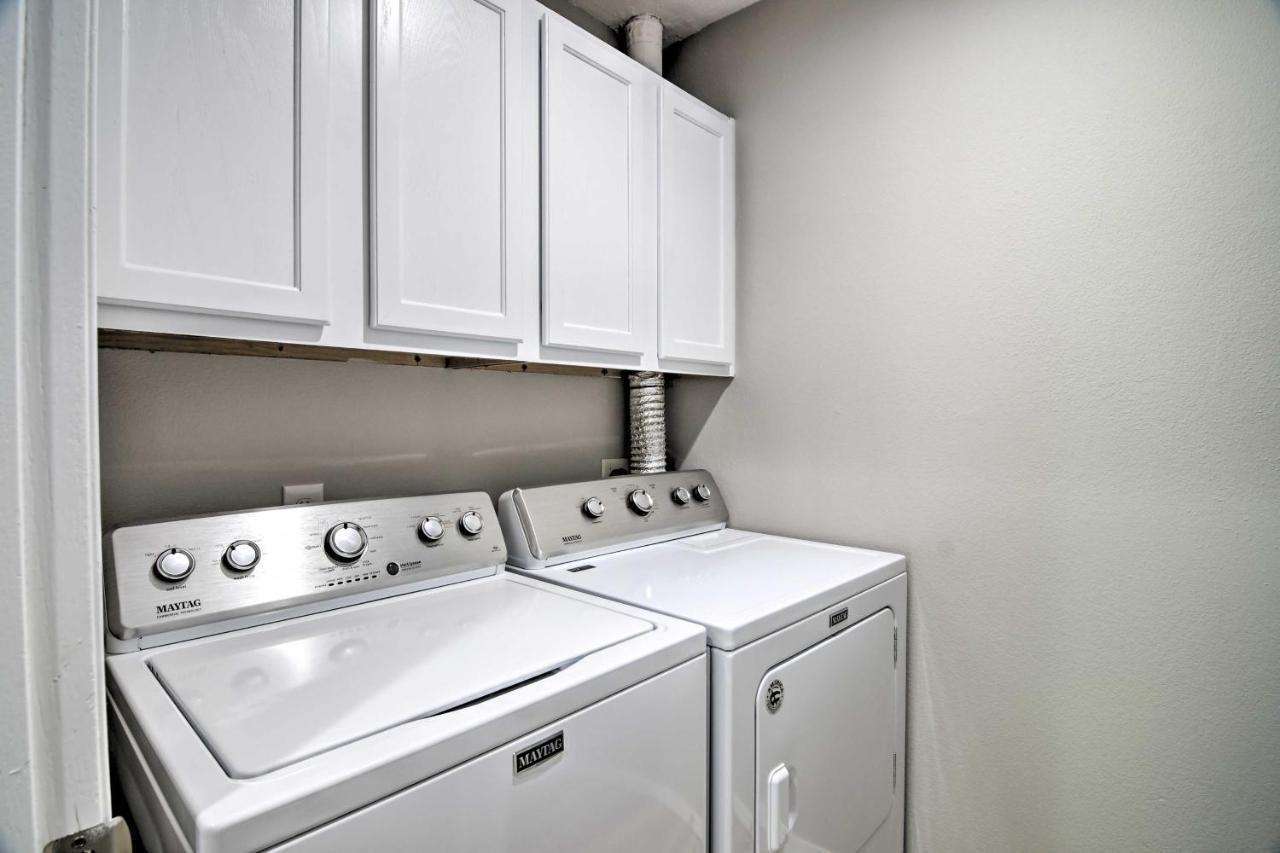 Apartment With Patio, 4 Mi To Silver Dollar City! Branson Bagian luar foto