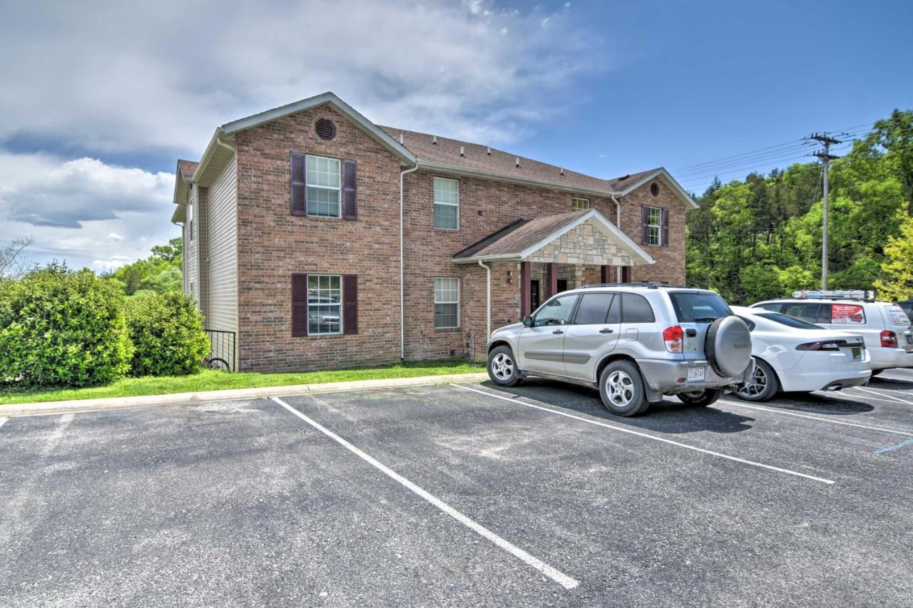 Apartment With Patio, 4 Mi To Silver Dollar City! Branson Bagian luar foto