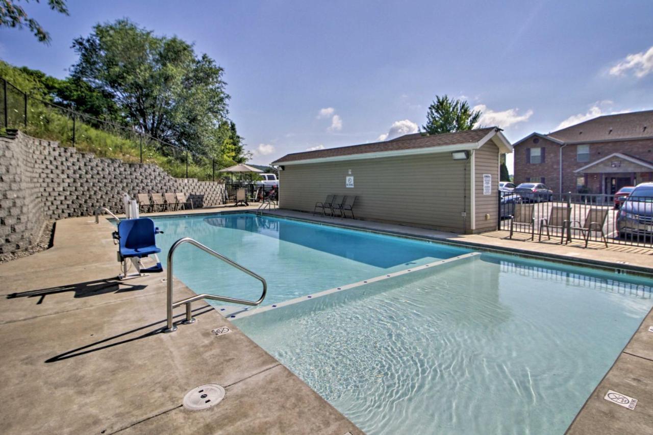 Apartment With Patio, 4 Mi To Silver Dollar City! Branson Bagian luar foto
