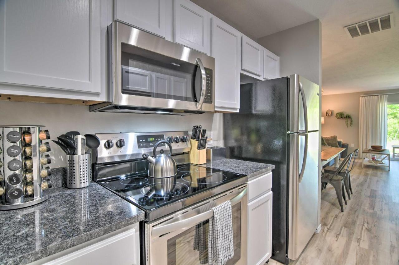 Apartment With Patio, 4 Mi To Silver Dollar City! Branson Bagian luar foto
