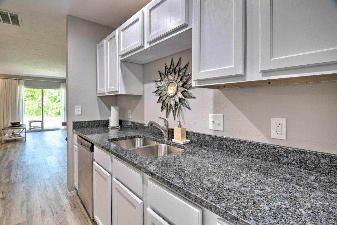 Apartment With Patio, 4 Mi To Silver Dollar City! Branson Bagian luar foto