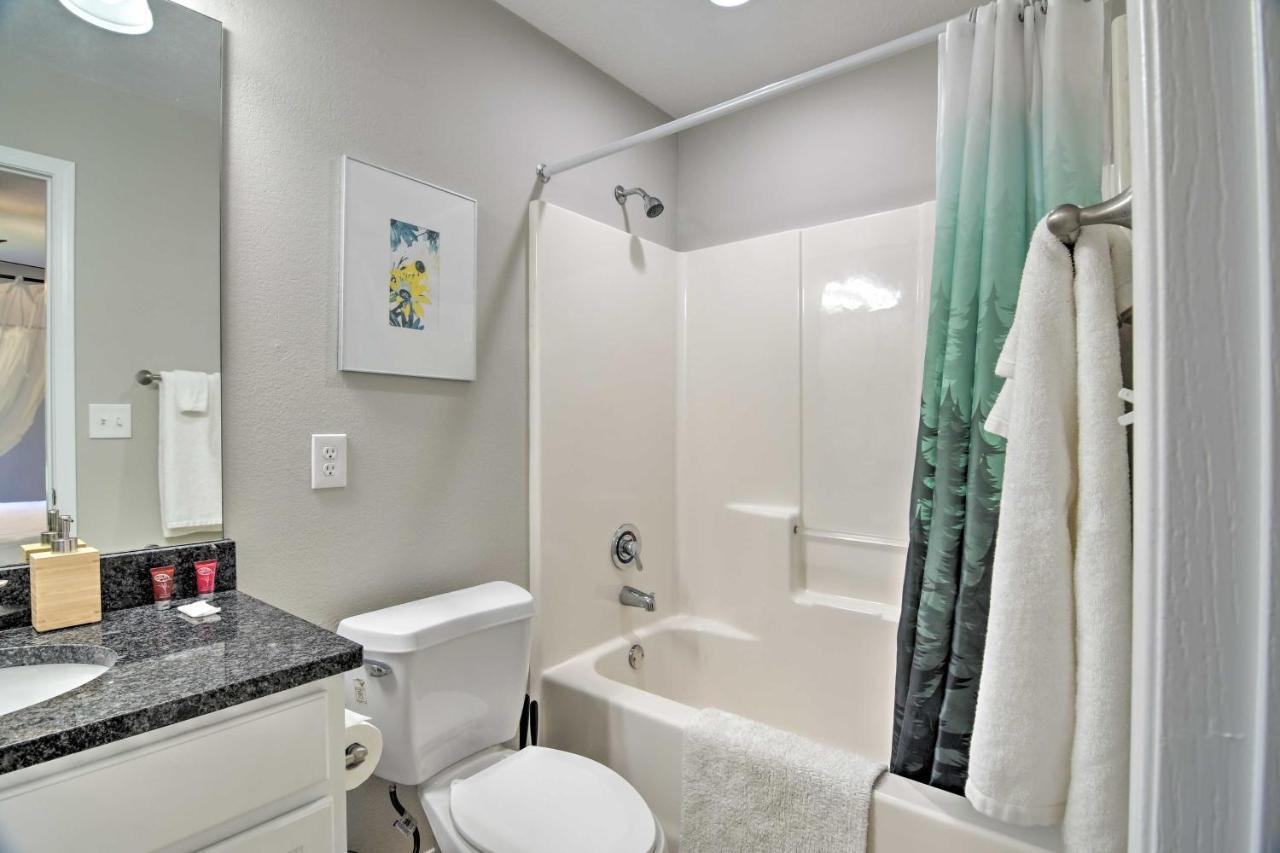 Apartment With Patio, 4 Mi To Silver Dollar City! Branson Bagian luar foto