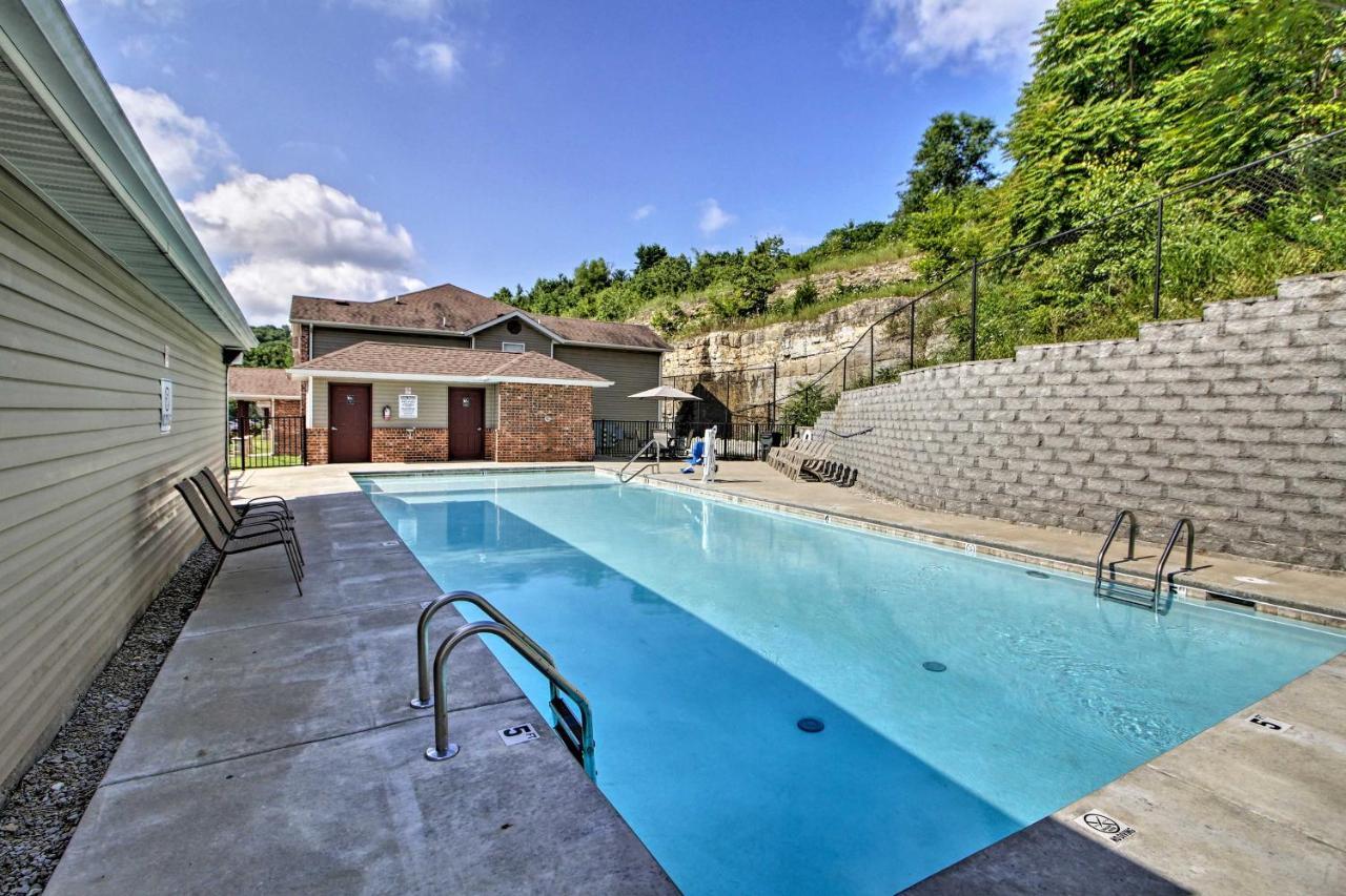 Apartment With Patio, 4 Mi To Silver Dollar City! Branson Bagian luar foto
