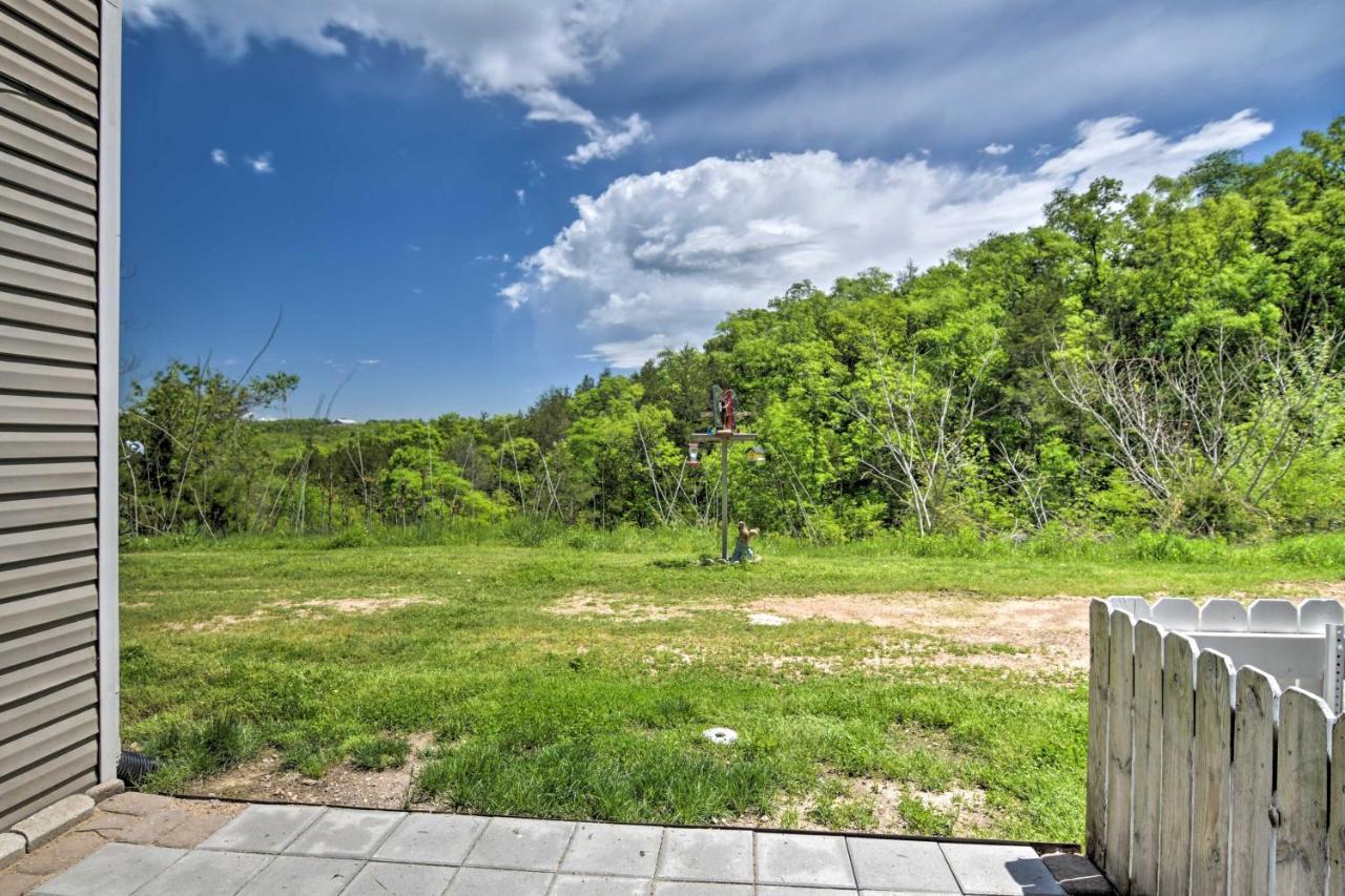 Apartment With Patio, 4 Mi To Silver Dollar City! Branson Bagian luar foto